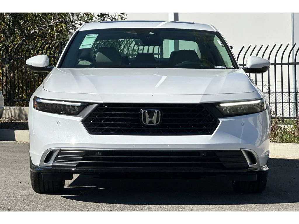 New 2026 Platinum White Pearl Honda Touring image 10