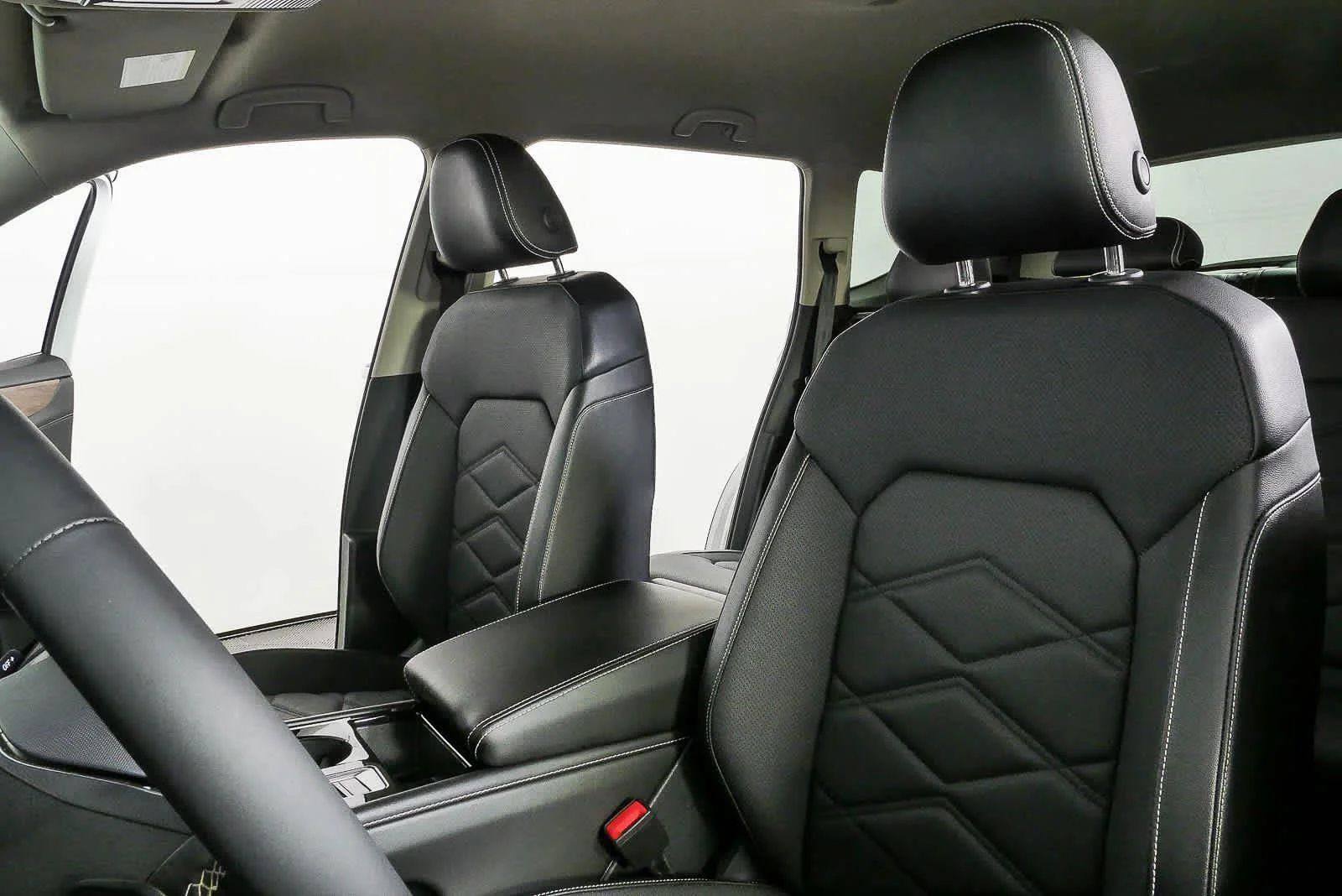 Certified Used 2025  VOLKSWAGEN SE image 5