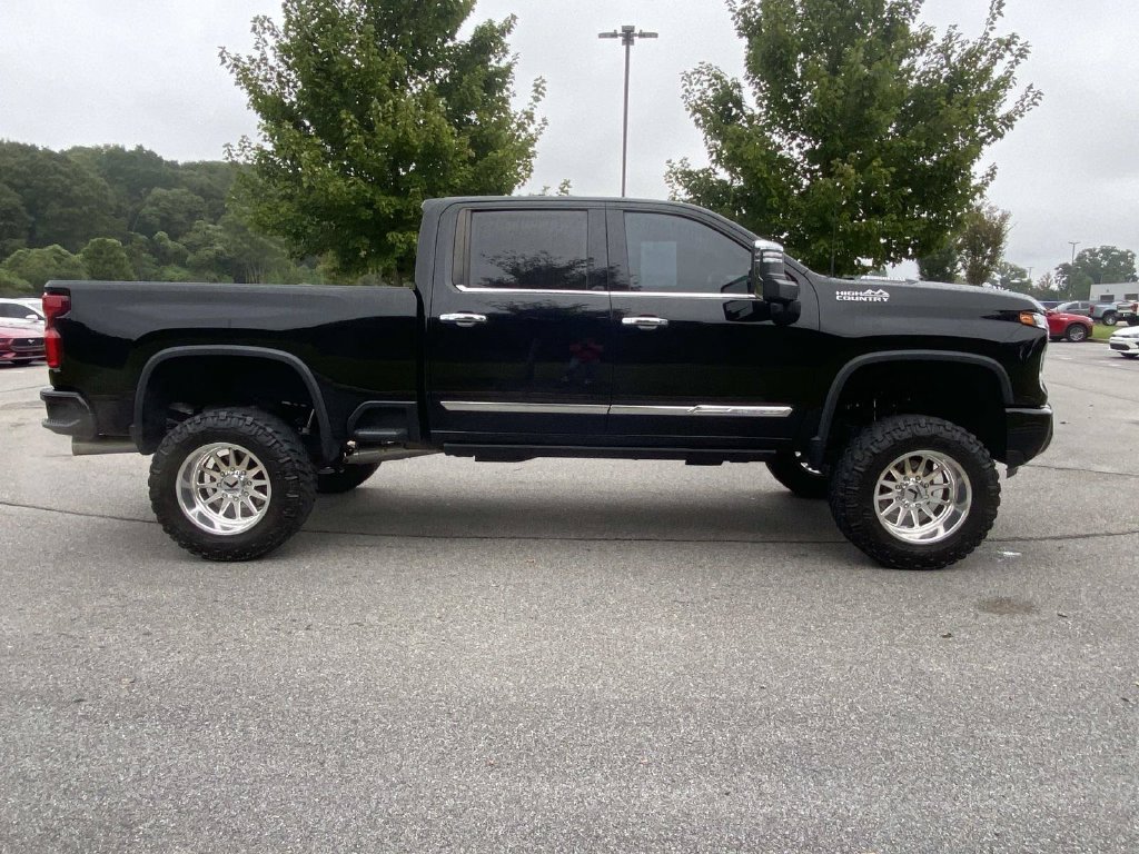 Used 2024 Black Chevrolet High Country image 2
