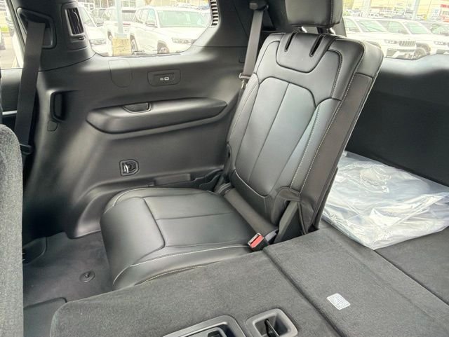 New 2026 Bright White Clear-Coat Exterior Paint Jeep Limited image 10