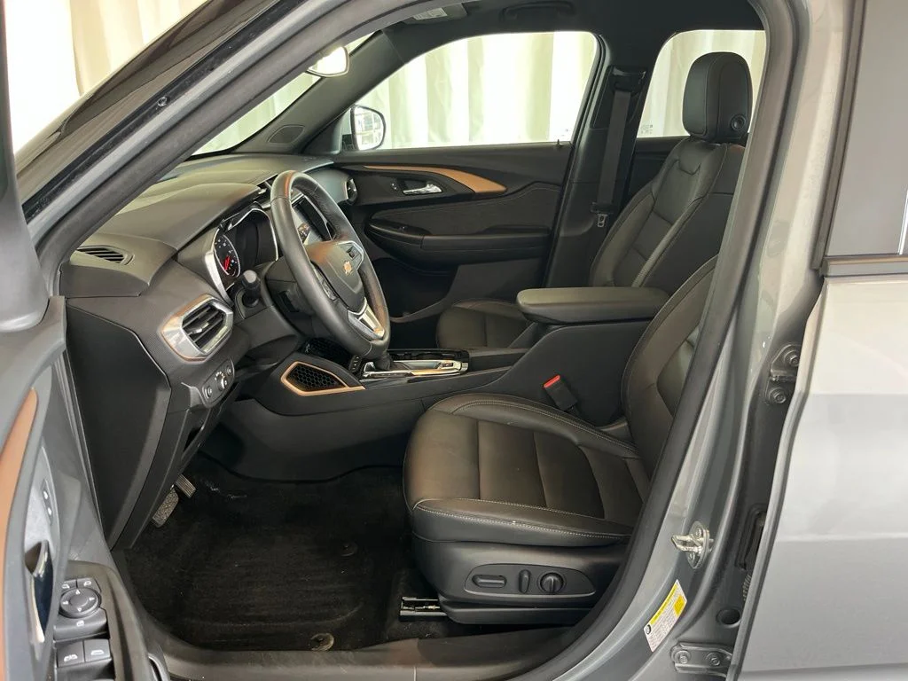 Used 2023 Gray Chevrolet ACTIV image 4