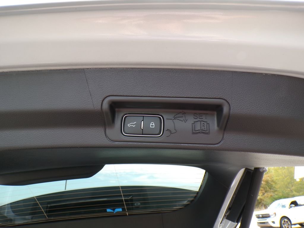 New 2026 Space White Metallic Ford ST-Line image 10