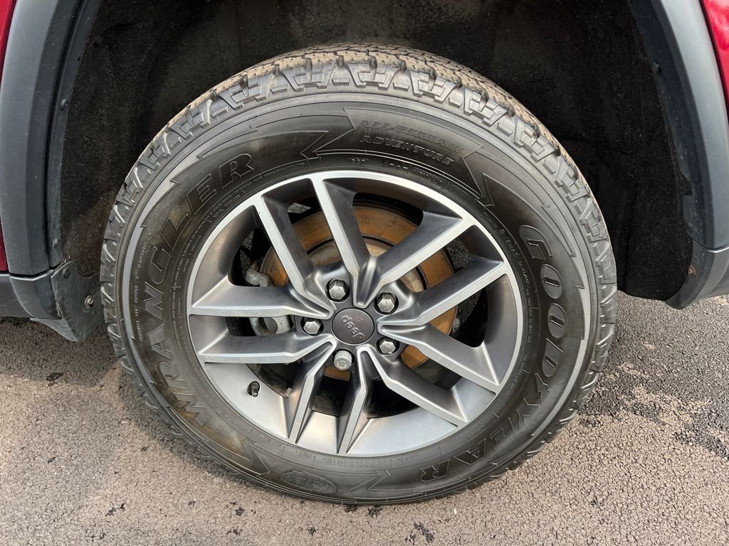 Used 2022 Red Jeep Limited image 30