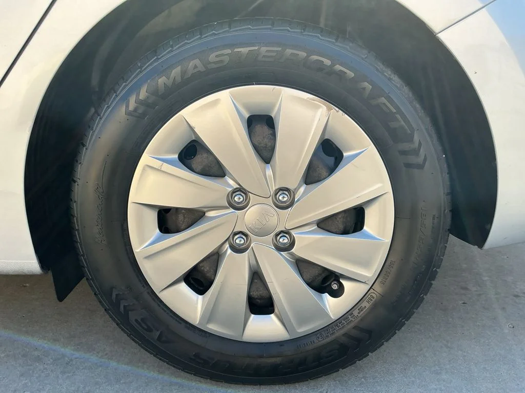 Used 2018 Silver Kia LX image 28