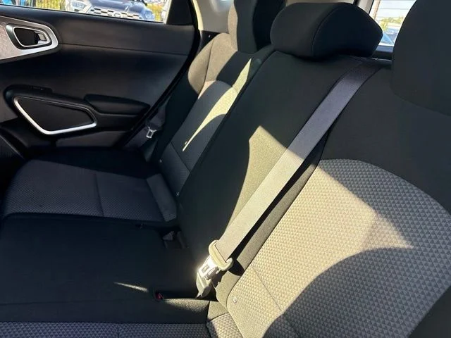 Used 2022 White Kia LX image 10