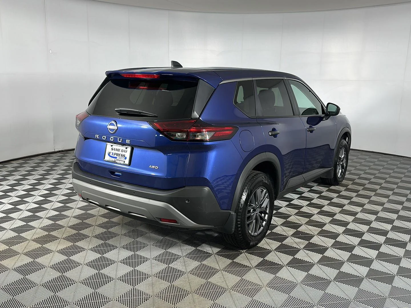 Used 2022 Caspian Blue Metallic Nissan S image 31