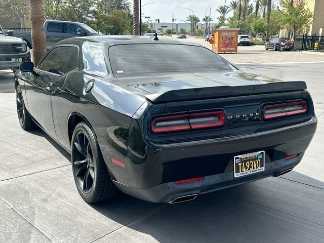 Used 2016 Black Dodge SXT image 5