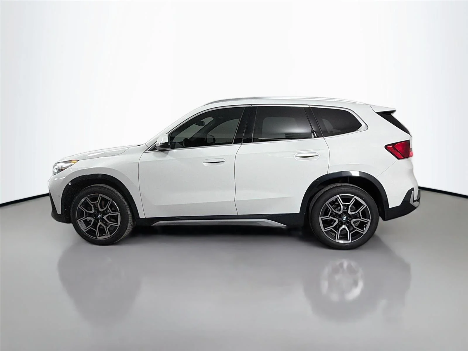 New 2026 Alpine White BMW xDrive28i image 8