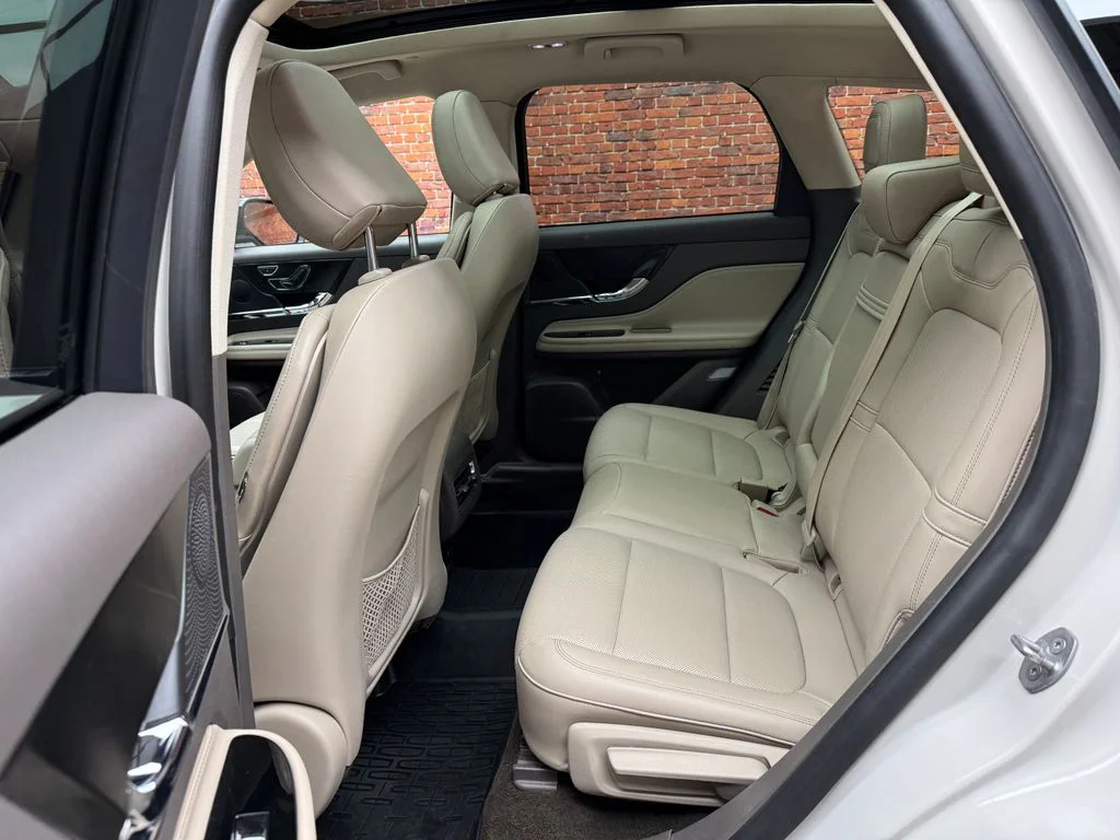 Used 2023 Pearl Metallic Lincoln Standard image 22