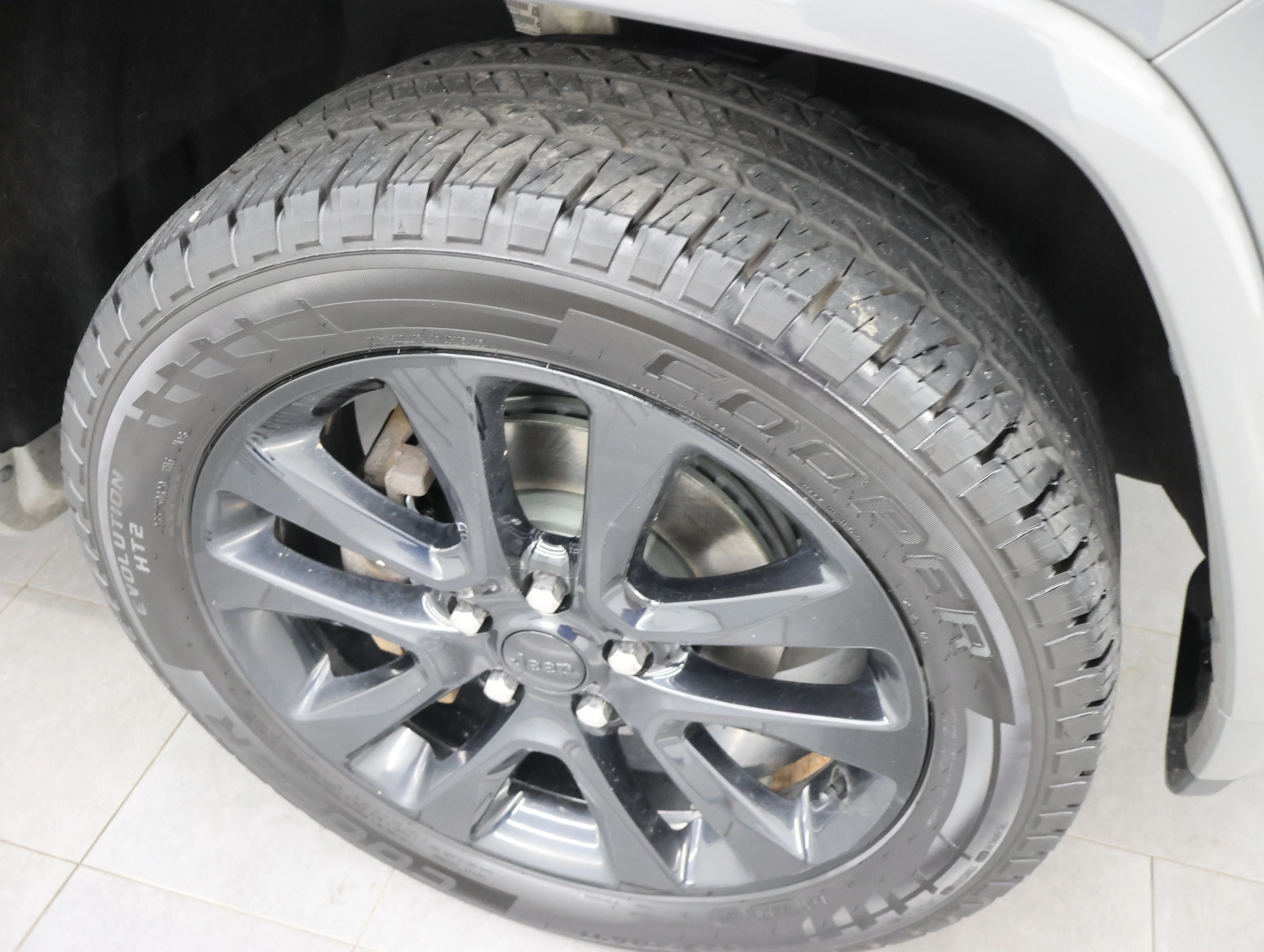Used 2020 Sting-Gray Clearcoat Jeep Altitude image 3