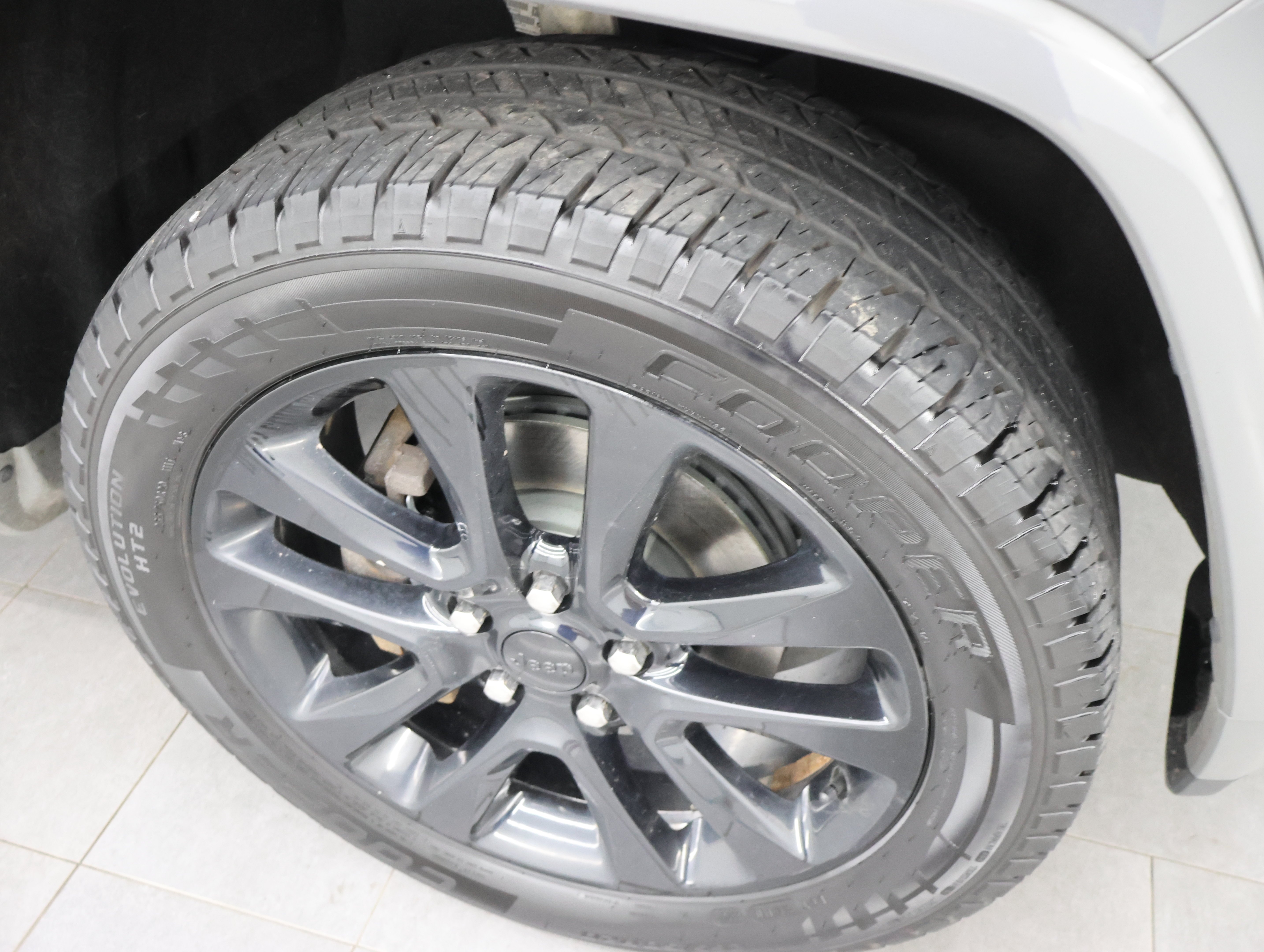 Used 2020 Sting-Gray Clearcoat Jeep 4x4 Altitude: ALTITUDE-4WD-NAV-MOON-HEATED SEATS-BACKUP CAM-1 OWNER image 3