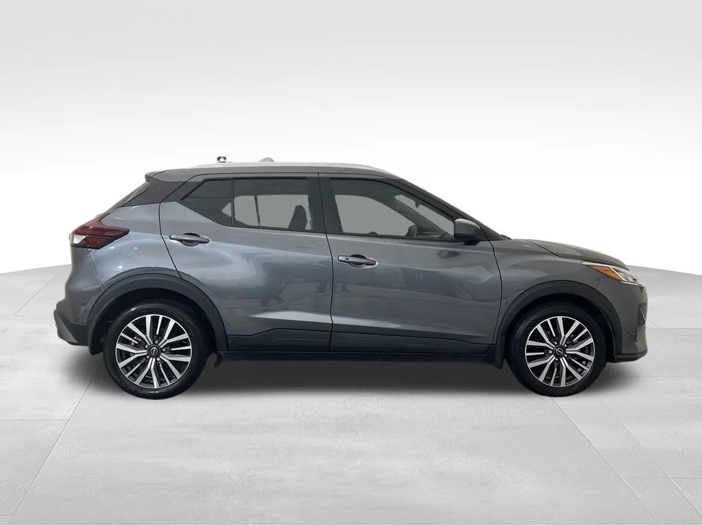 Used 2024 Gray Nissan SV image 7