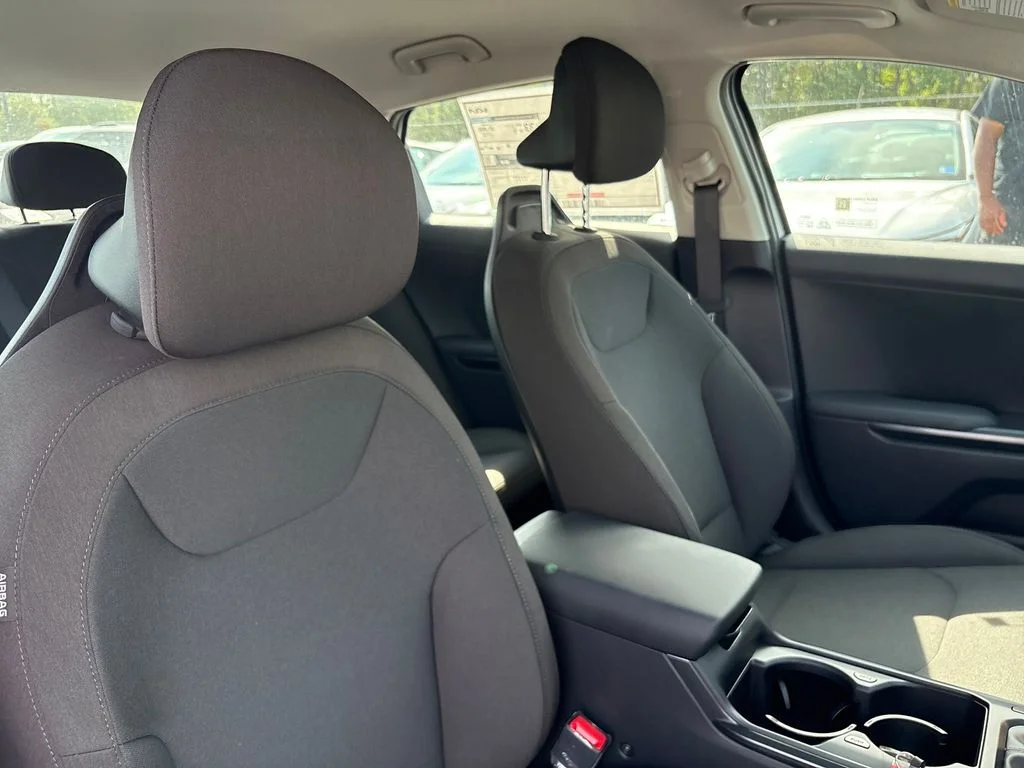 New 2026 White Kia LXS image 29