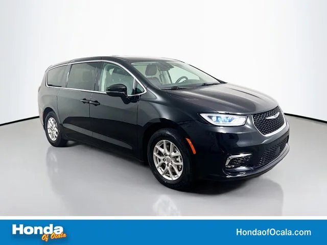 2024 Chrysler Pacifica Touring L's photo