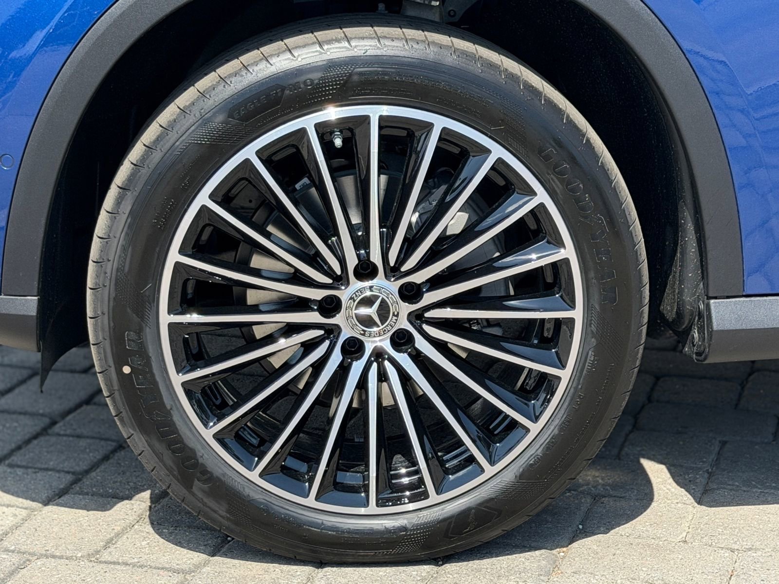New 2026 Starling Blue Metallic Mercedes-Benz GLC 300 image 36