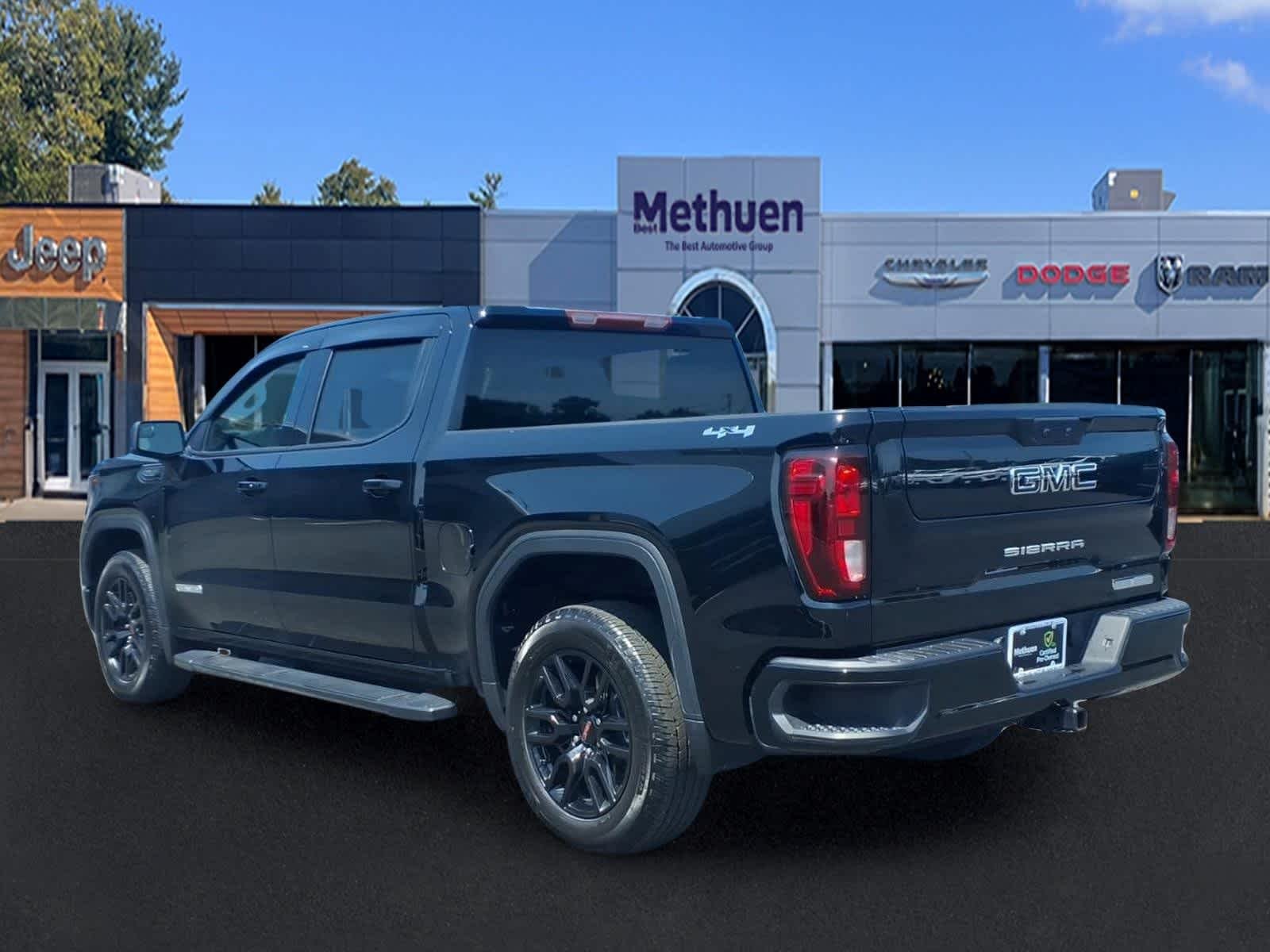 Used 2024 Onyx Black GMC Elevation image 7