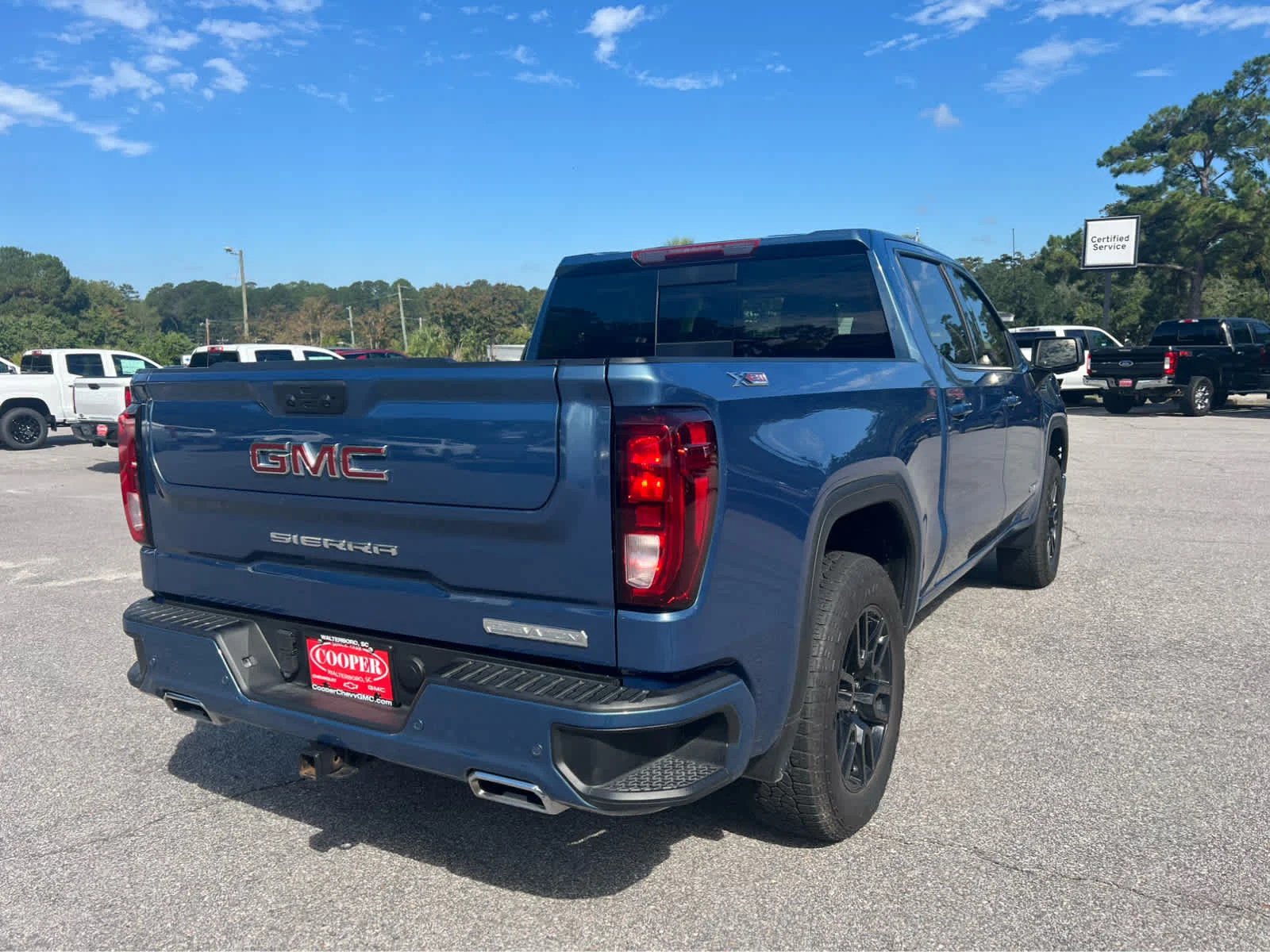 Used 2025 Downpour Metallic GMC Elevation image 3