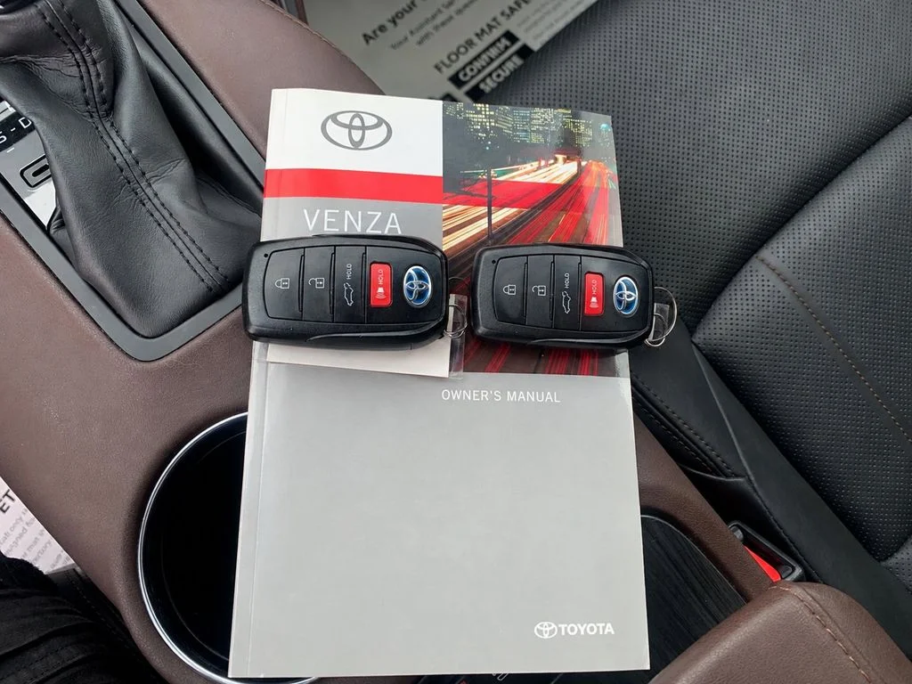 Used 2021 Black Toyota XLE image 9