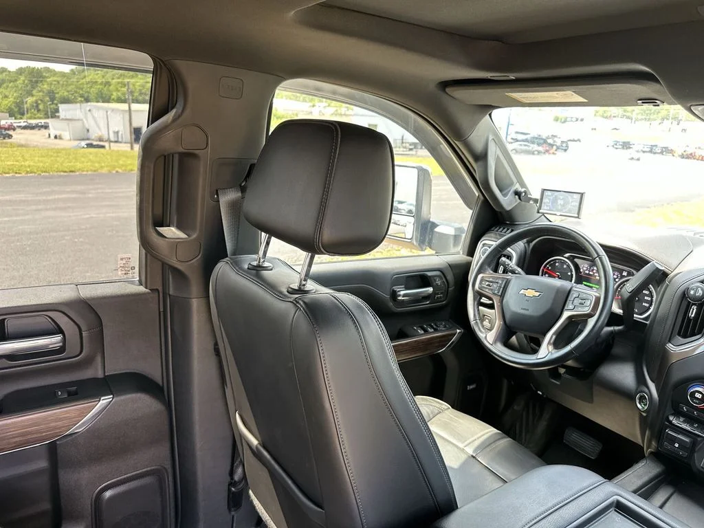 Used 2022 White Chevrolet High Country image 15