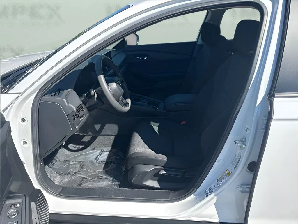 Used 2025 White Honda LX image 9