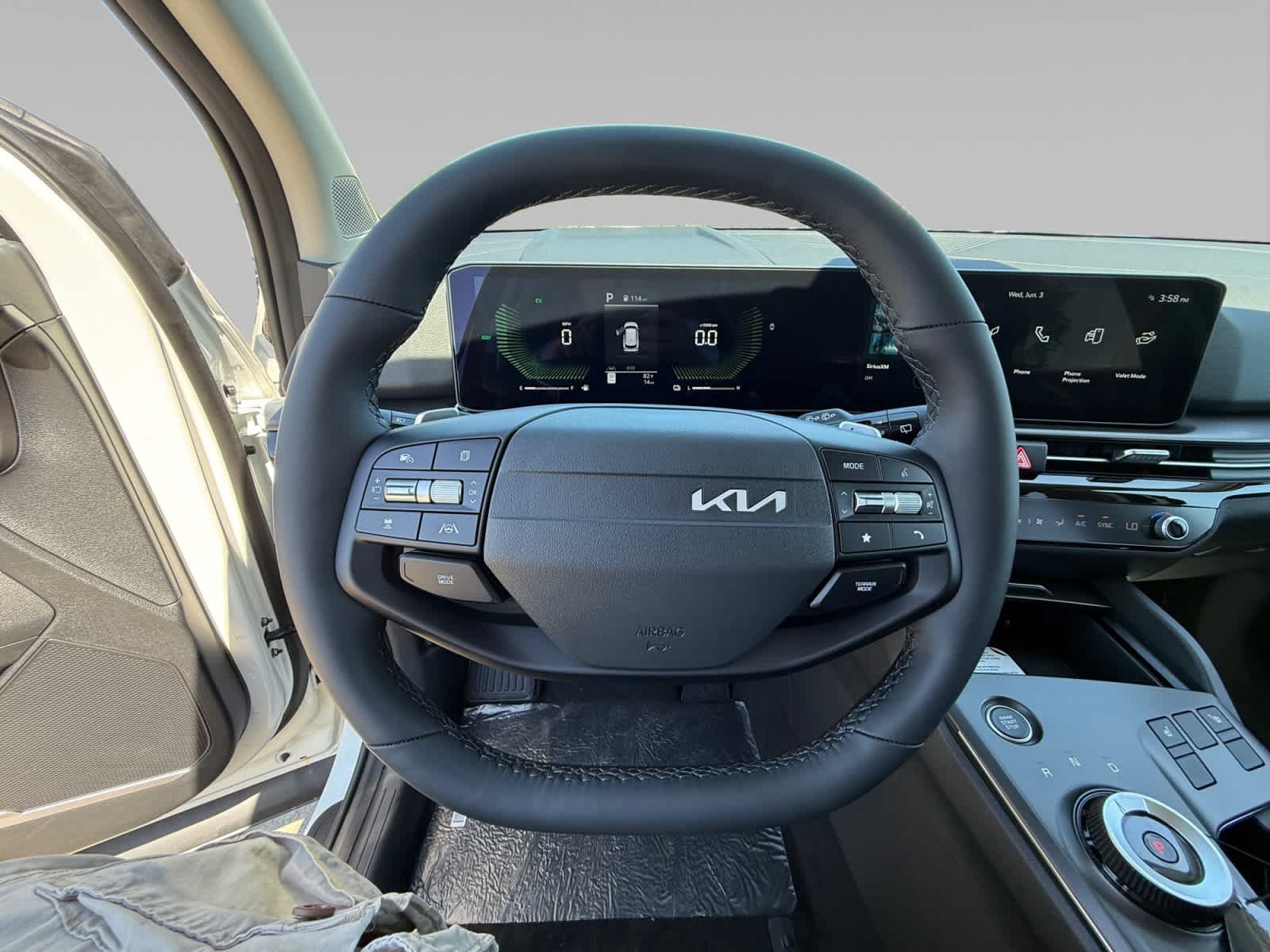 New 2026 Snow White Pearl Kia EX image 12