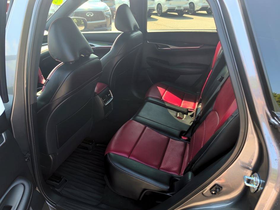 Used 2025 Graphite Shadow INFINITI SPORT image 9