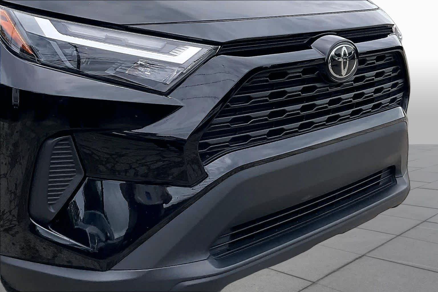 Used 2024 Midnight Black Metallic Toyota XLE image 29