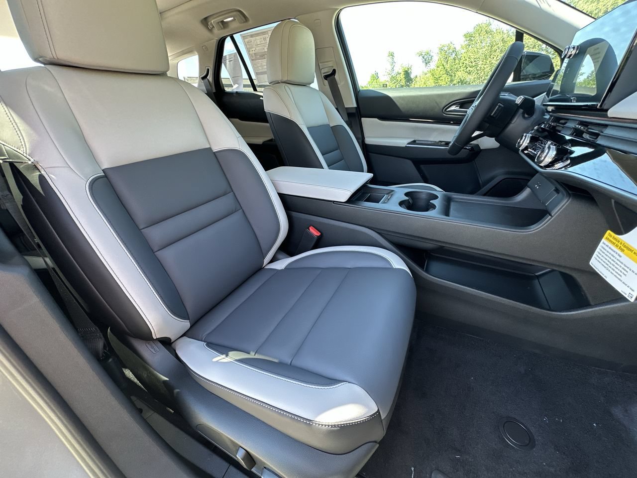 New 2026 Mercury Silver Metallic Honda AWD Touring image 25