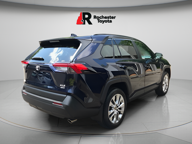 Used 2024  Toyota XLE Premium image 7