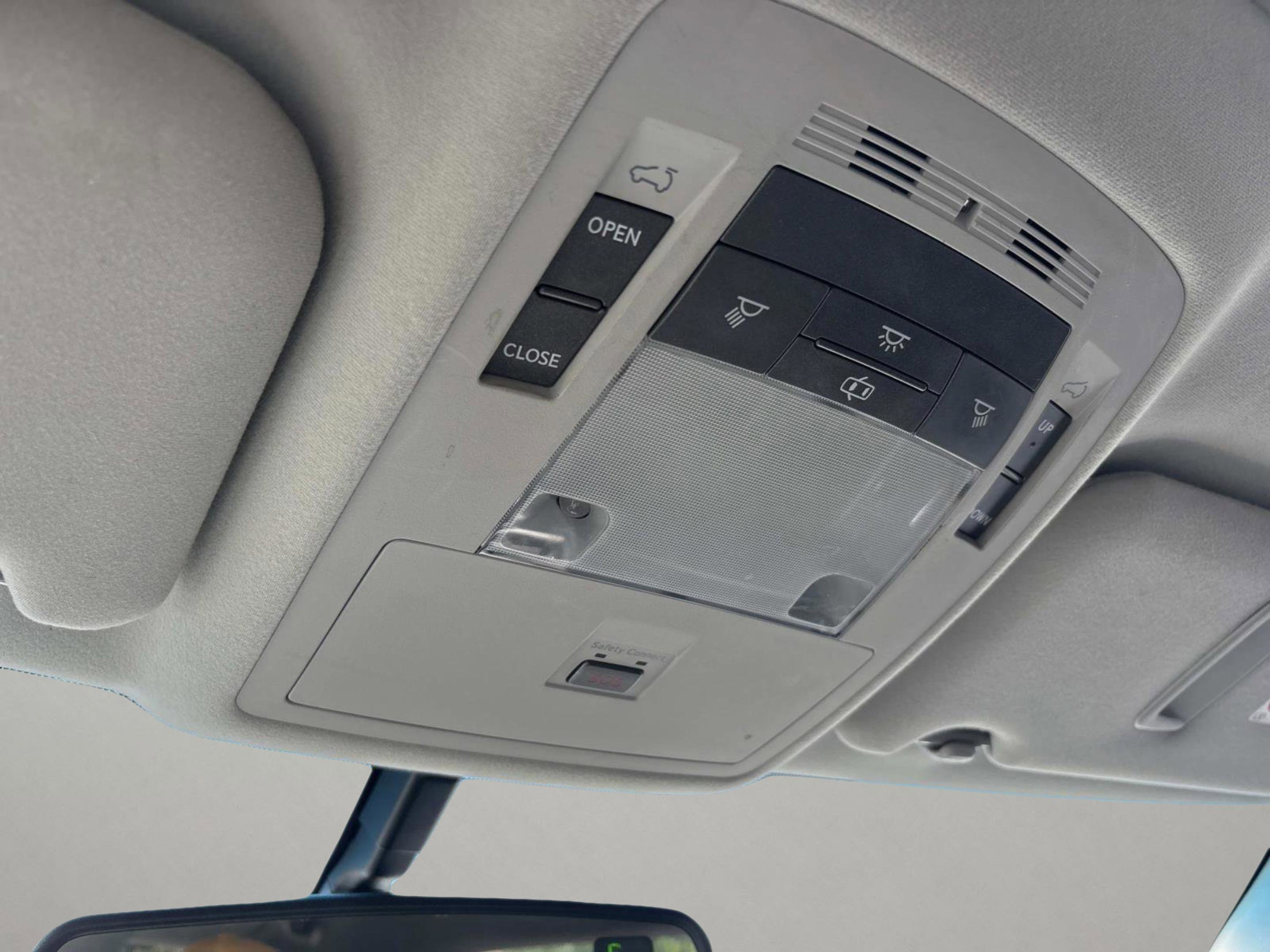 Used 2015 Silver Lexus 350 image 32