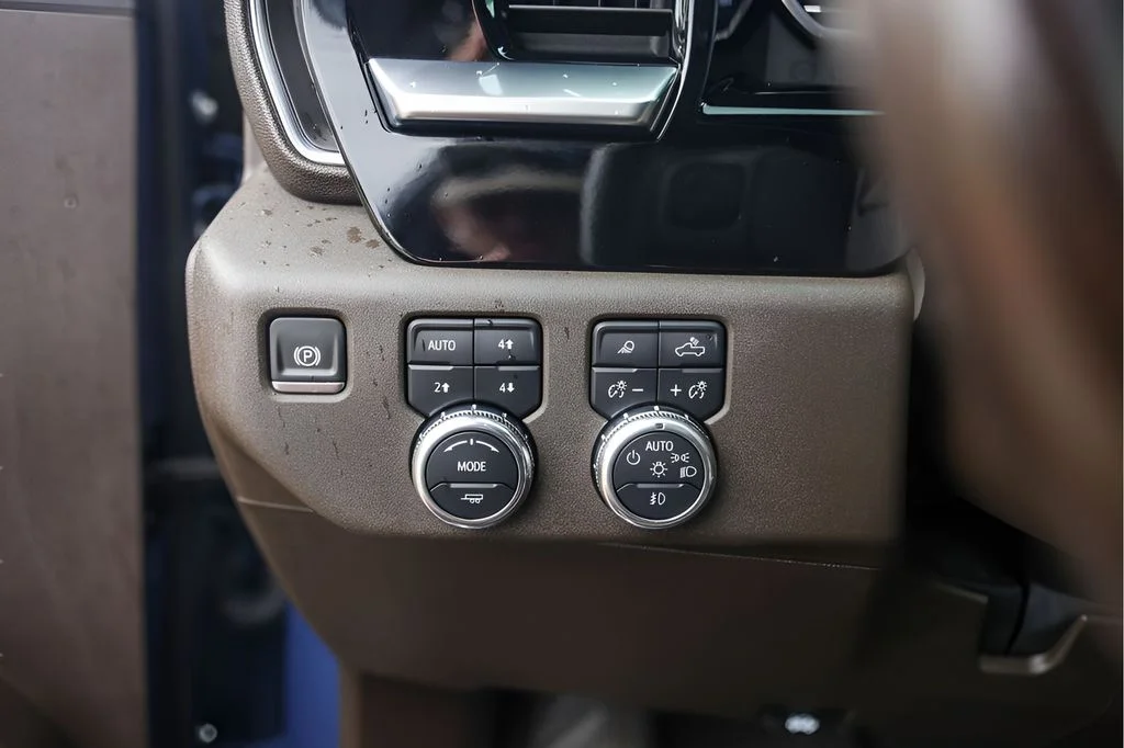 Used 2024 Blue GMC SLT image 18