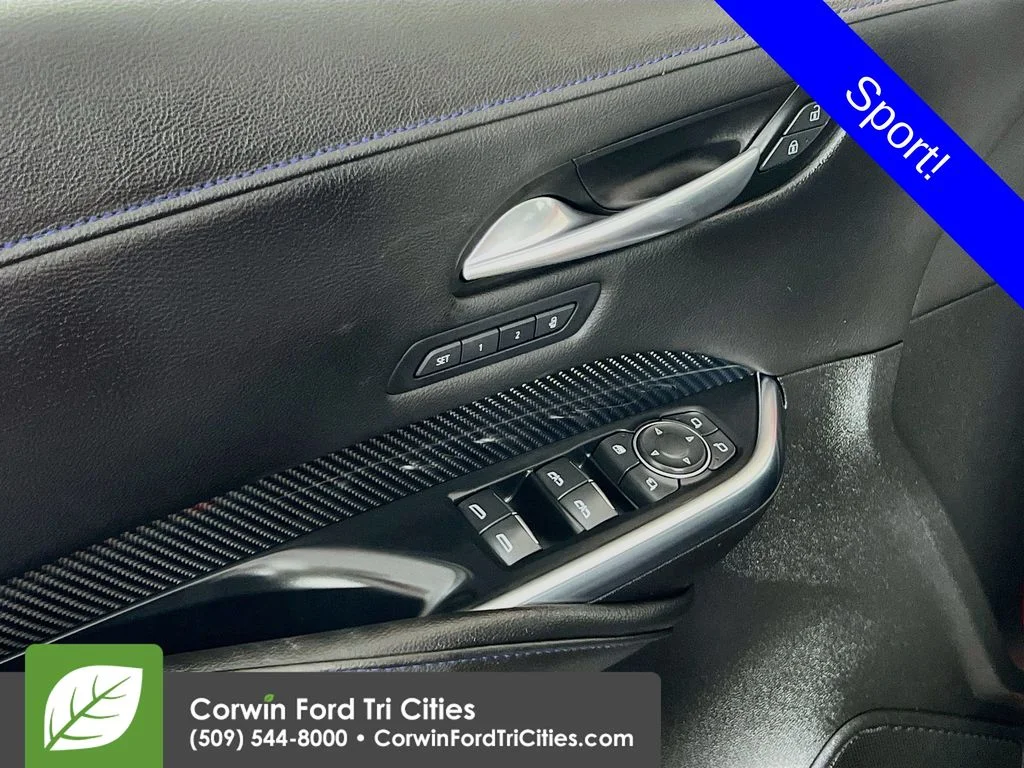 Used 2025  Cadillac Sport image 12