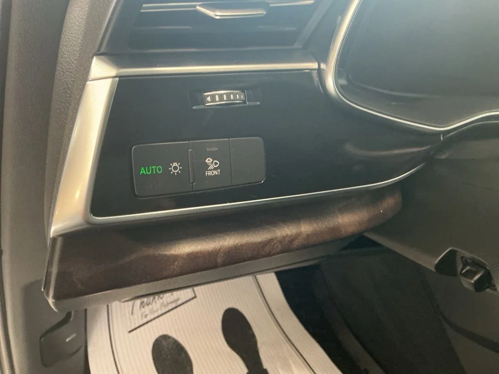 Used 2020 Glacier White Audi 55 Premium image 15