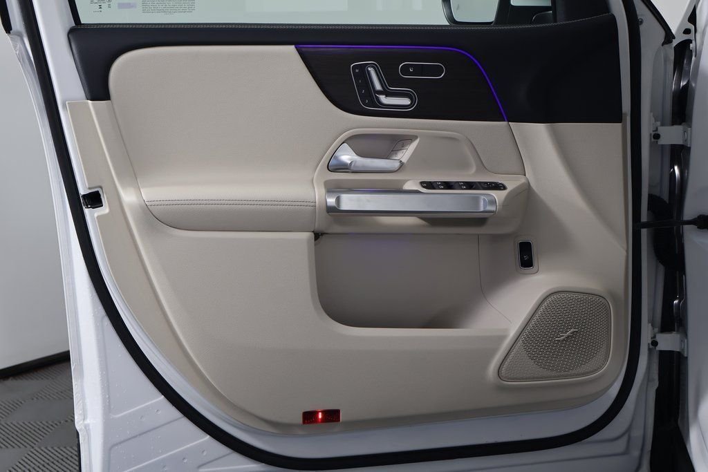 New 2026 Polar White Mercedes-Benz GLB 250 image 7