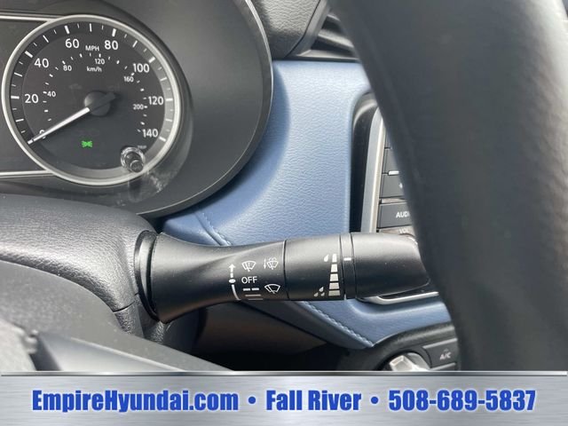 2025 Nissan Versa Sedan SV - Photo 28