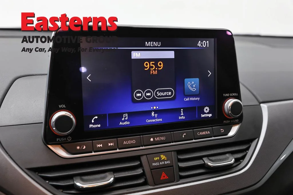 Used 2023 Red Nissan 2.5 SR image 19