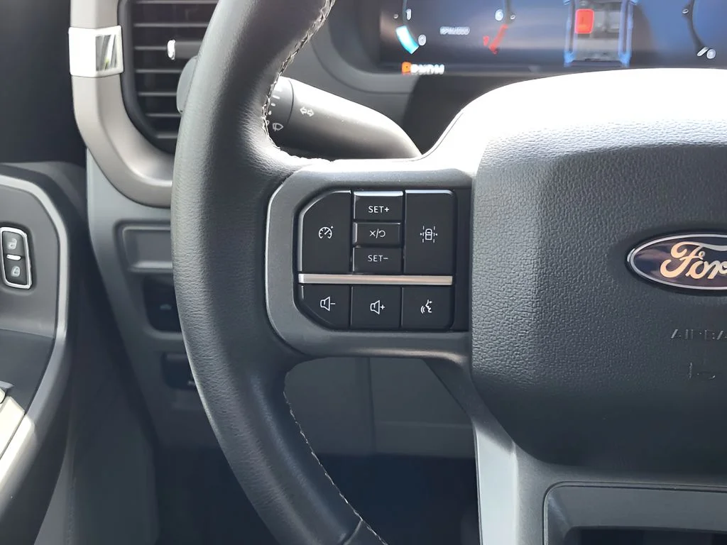 Used 2025 AGATE BLACK METALLIC Ford XLT image 14