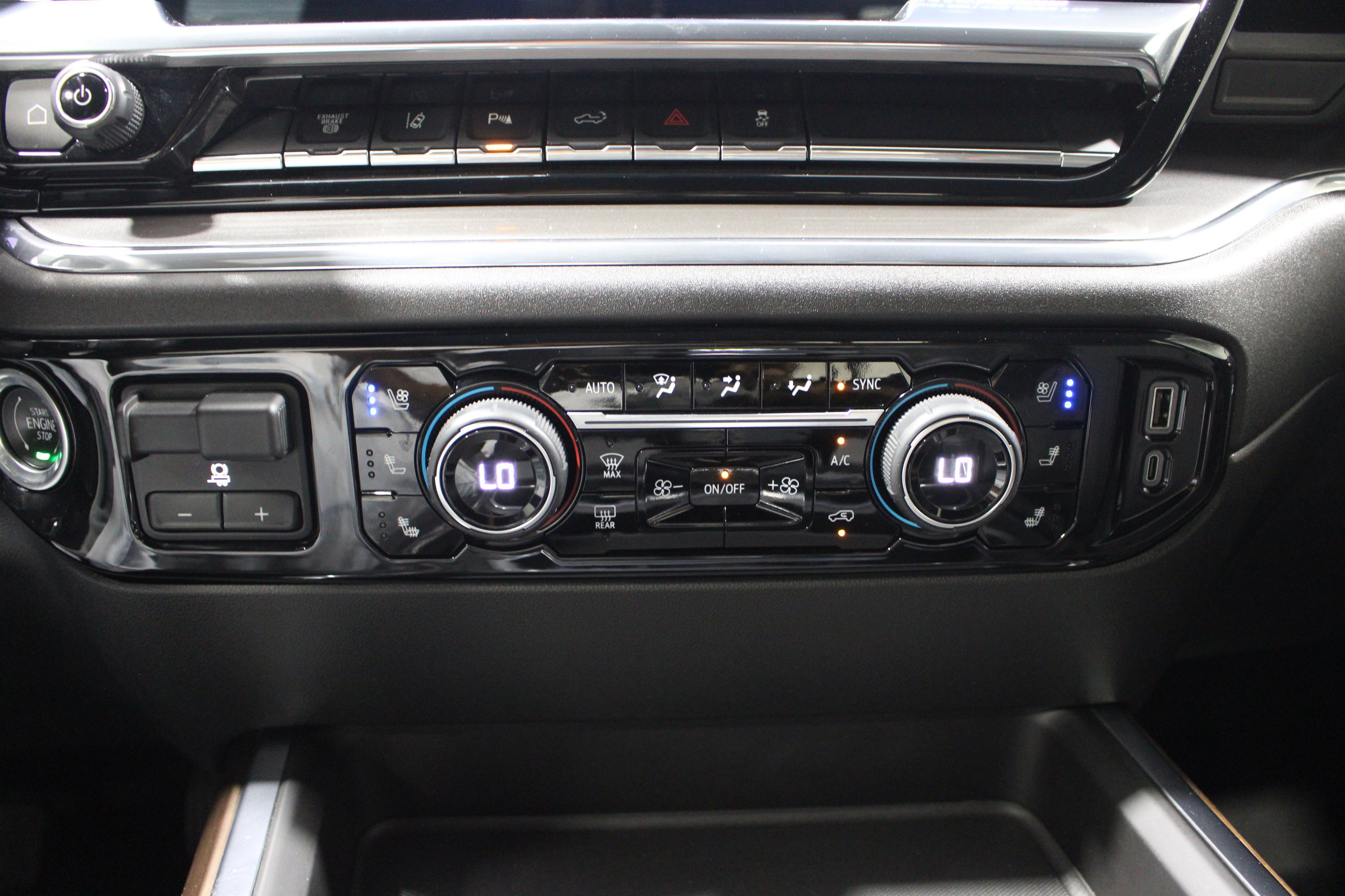 Used 2024 Iridescent Pearl Tricoat Chevrolet High Country image 20