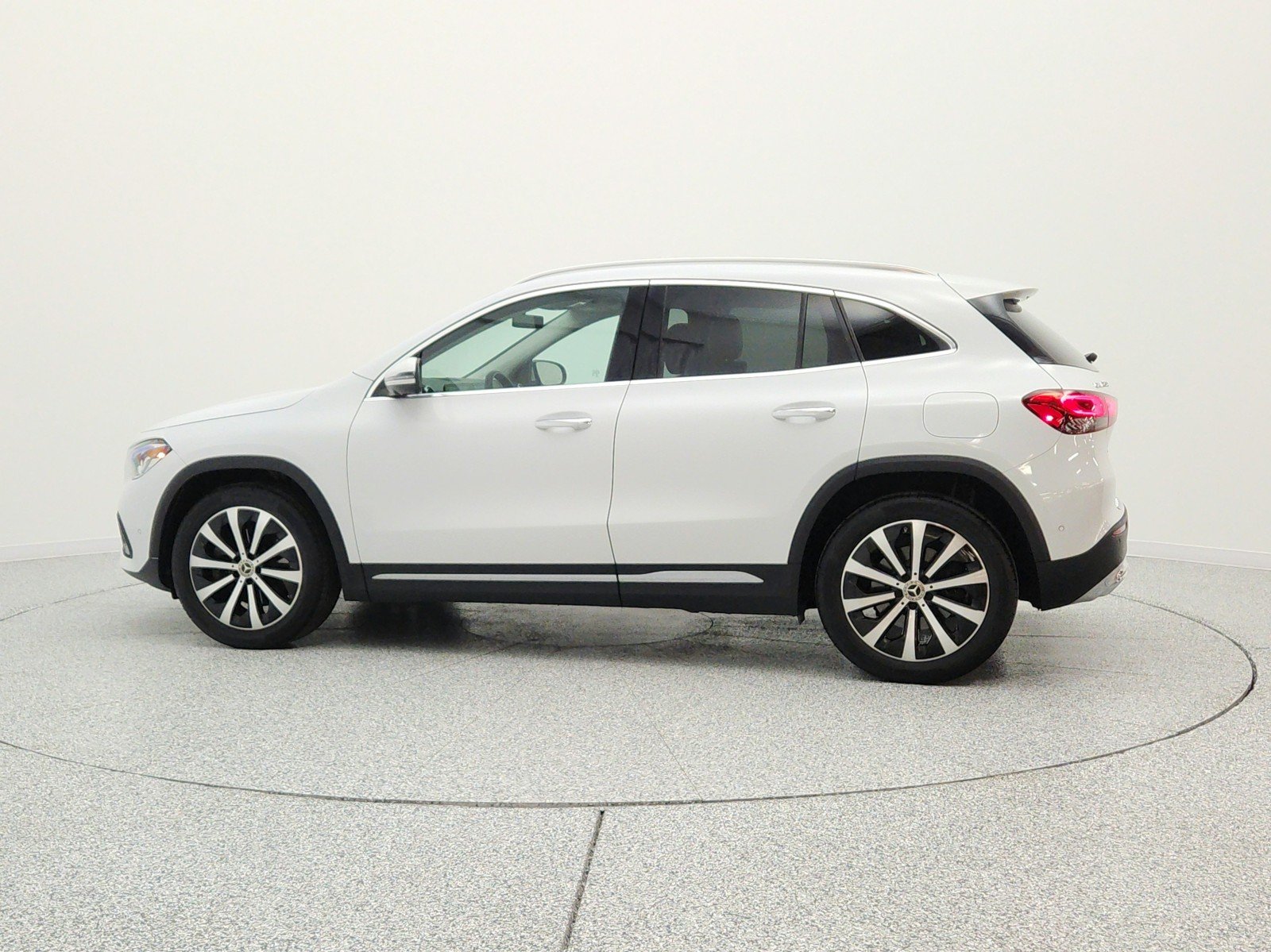 Used 2021 Digital White Metallic Mercedes-Benz GLA 250 4MATIC® SUV image 8