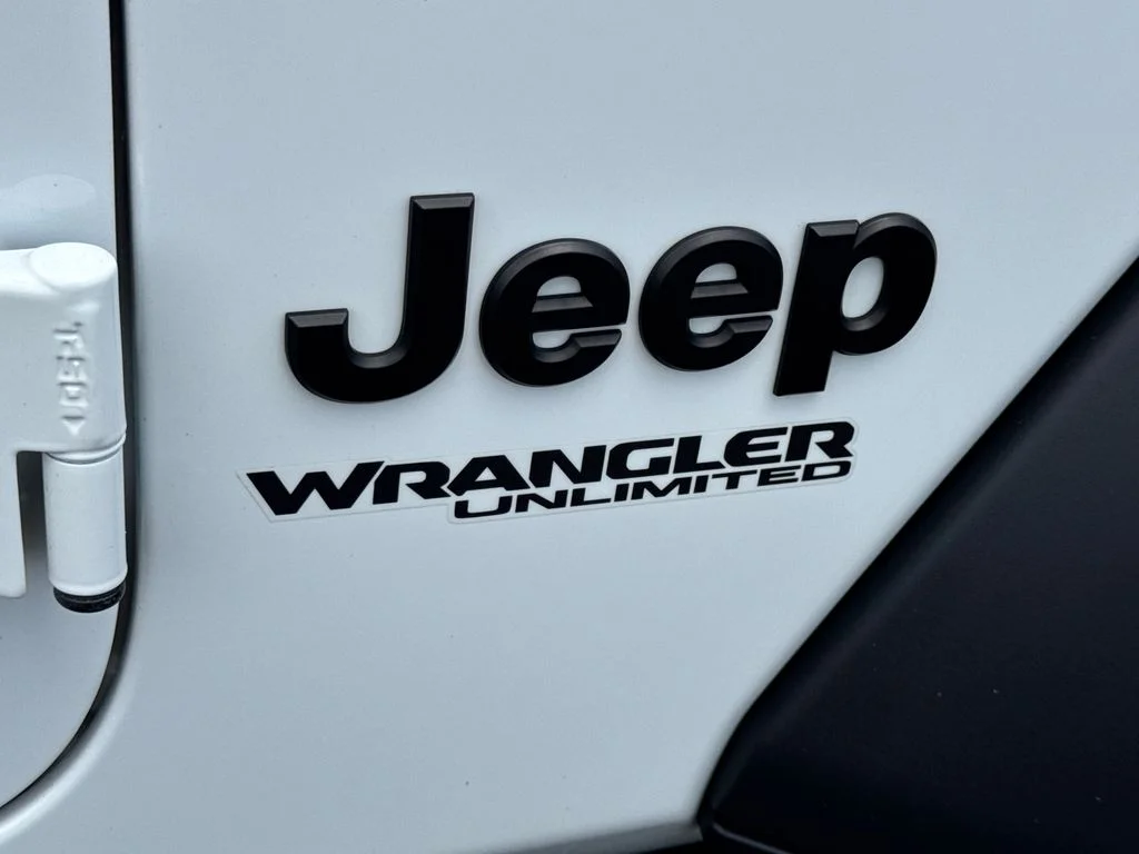 Used 2022 White Jeep Unlimited Willys image 8