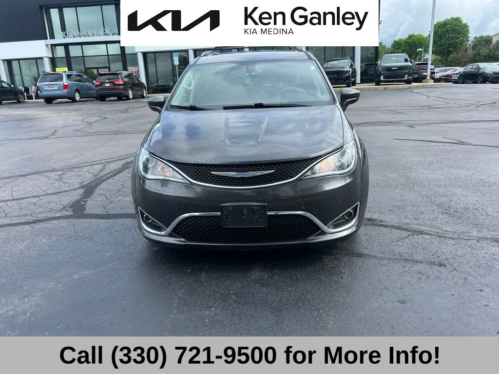 Used 2018 Chrysler Pacifica Touring L with VIN 2C4RC1BGXJR277017 for sale in Medina, OH