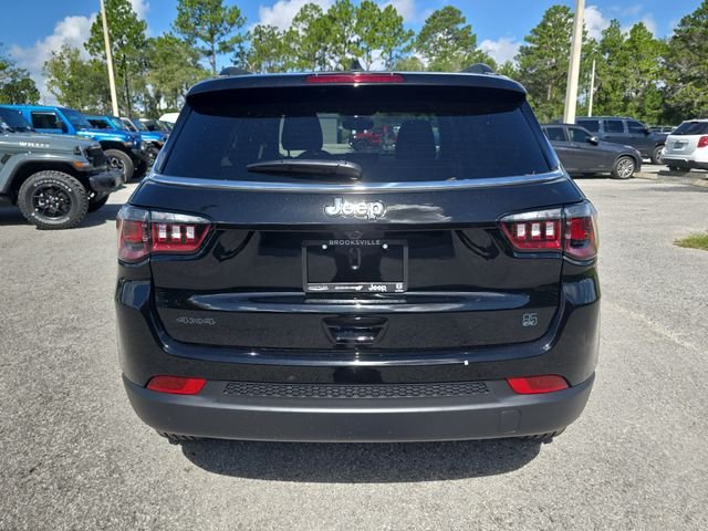New 2026 Diamond Black Crystal Pearlcoat Jeep  image 4