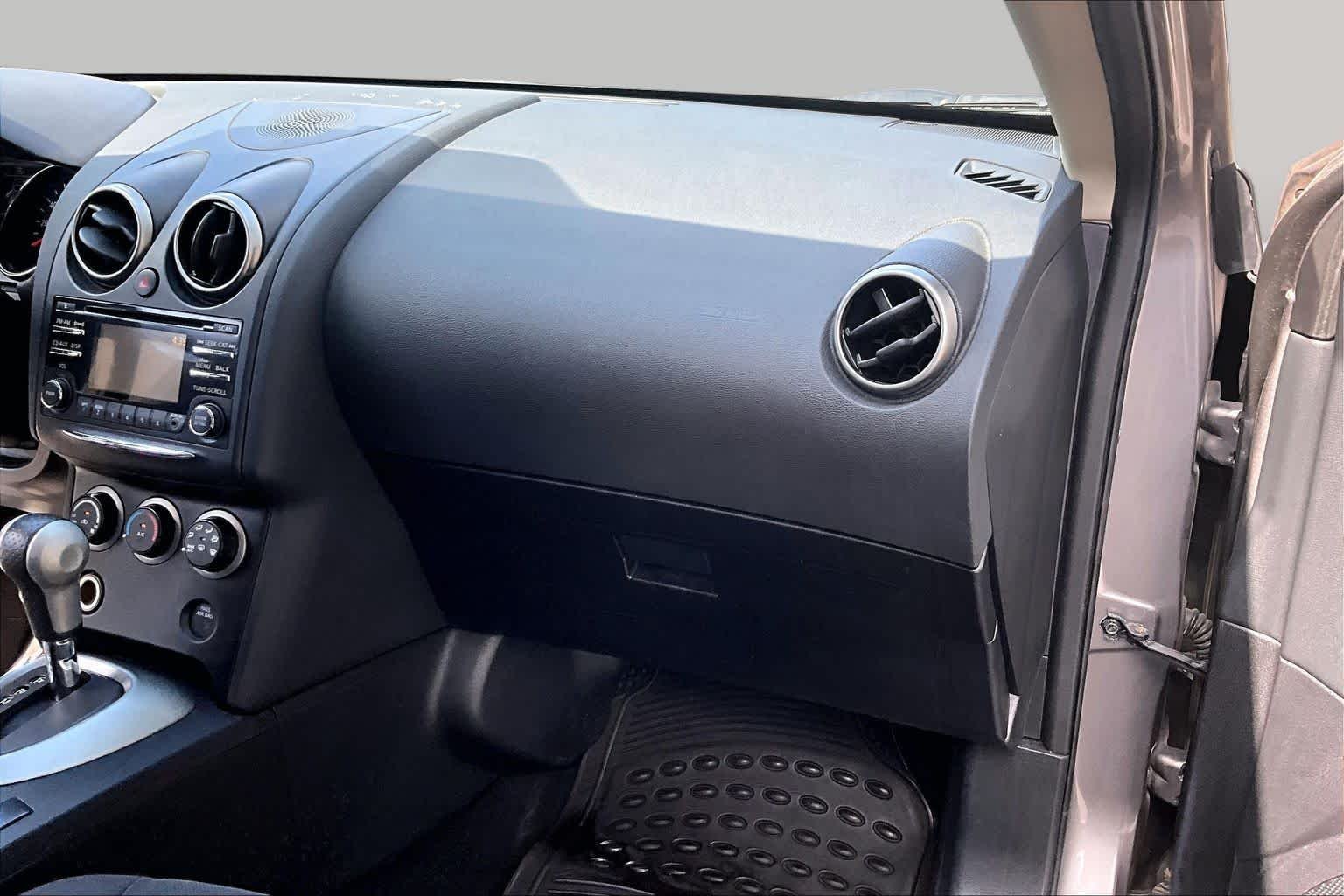 Used 2012 Platinum Graphite Nissan SV image 18