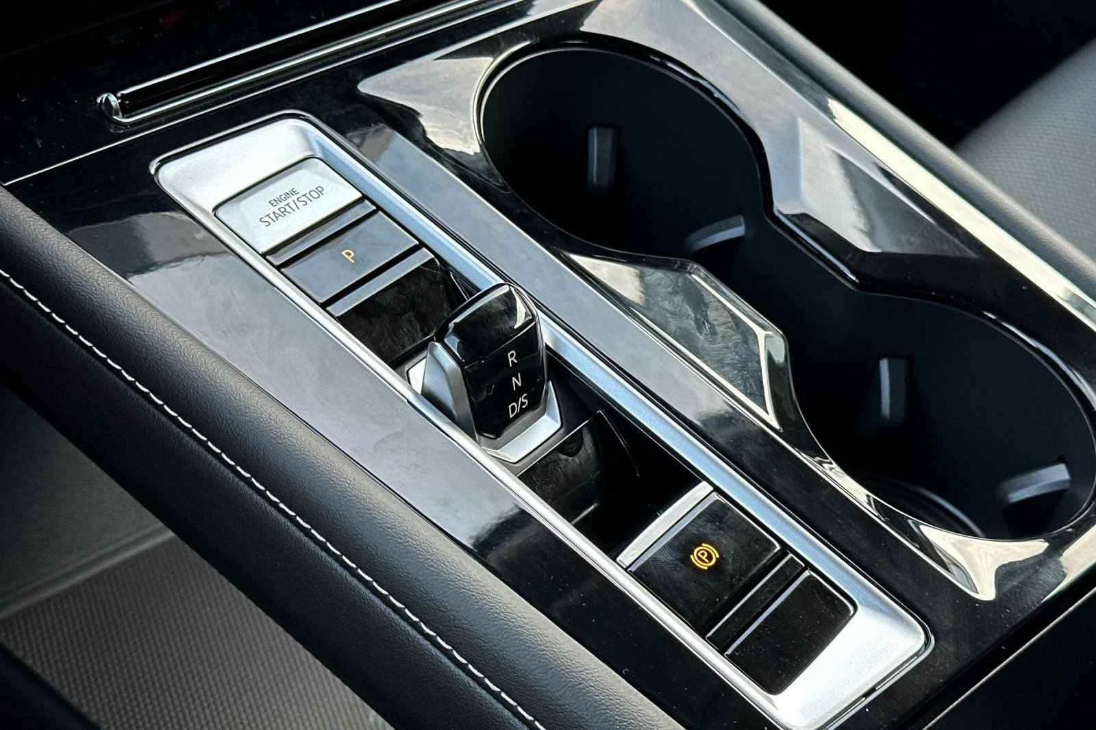 New 2026 Black Volkswagen 2.0T SE w/Technology image 20