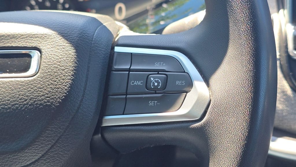 Used 2024 Gray Metallic Jeep Latitude image 27