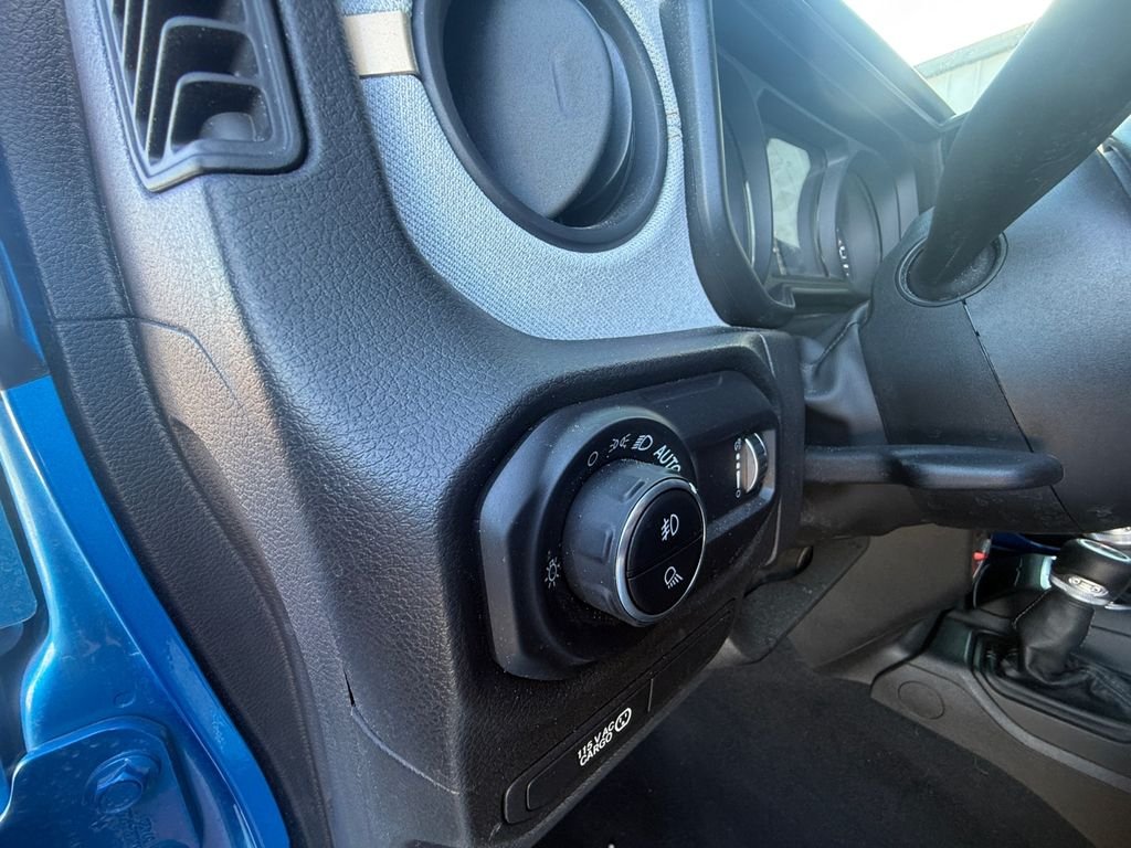 New 2024 Hydro Blue Pearl-Coat Exterior Paint Jeep  image 25