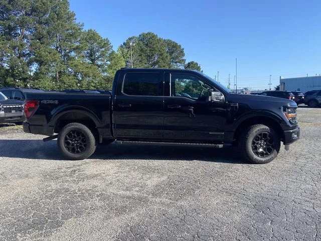 New 2025 Agate Black Metallic Ford XLT image 2