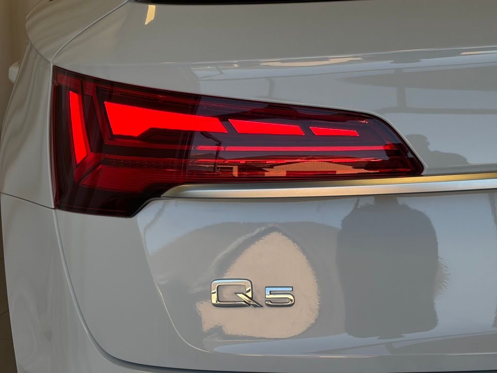 Used 2023 Glacier White Audi 40 Premium image 9