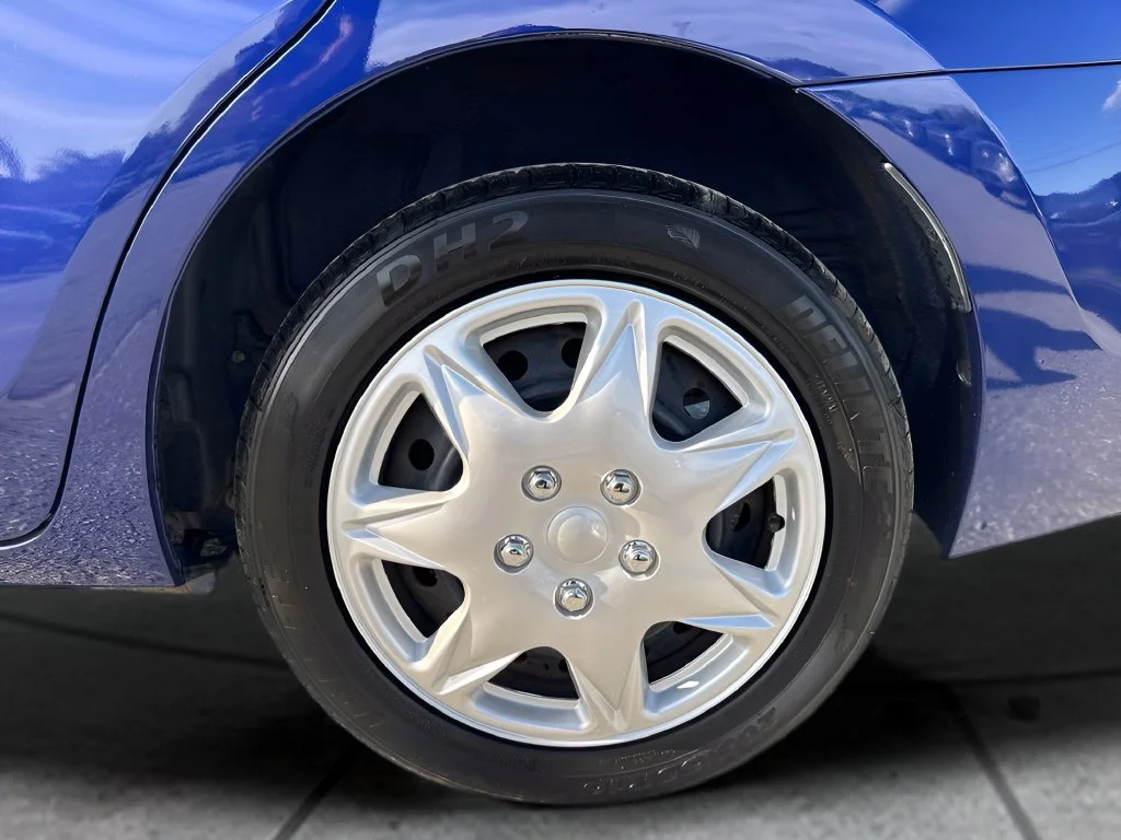 Used 2015 Blue Toyota S image 27