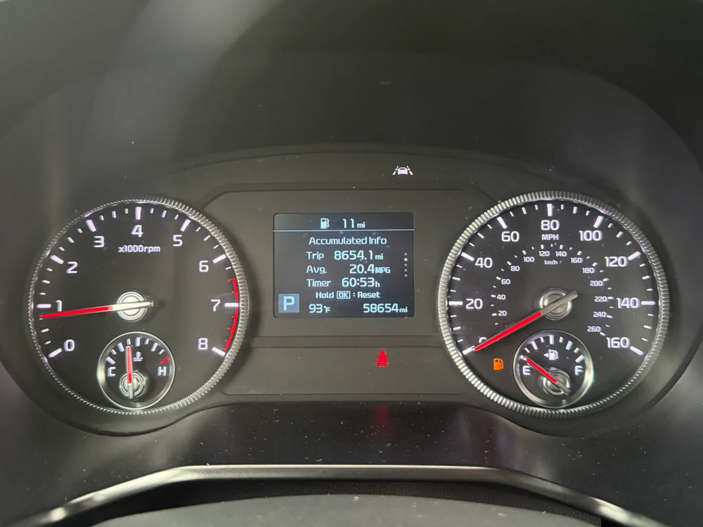 Used 2022 Glacial White Pearl Kia LX image 25